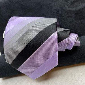 Kenneth Cole Queen’s Stripe  Lavendar 100% Silk Tie